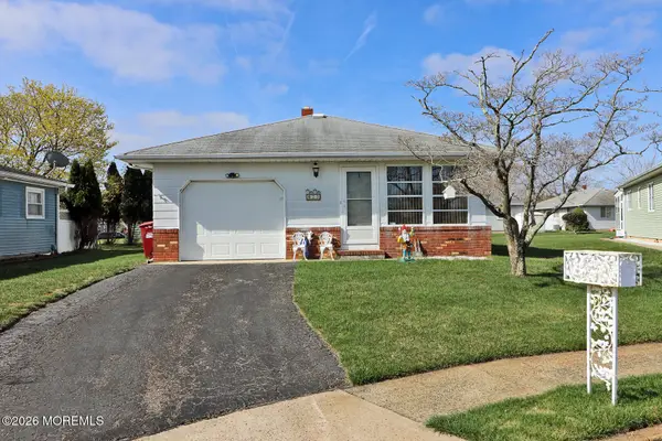 23 Capri Court, Toms River, NJ 08757