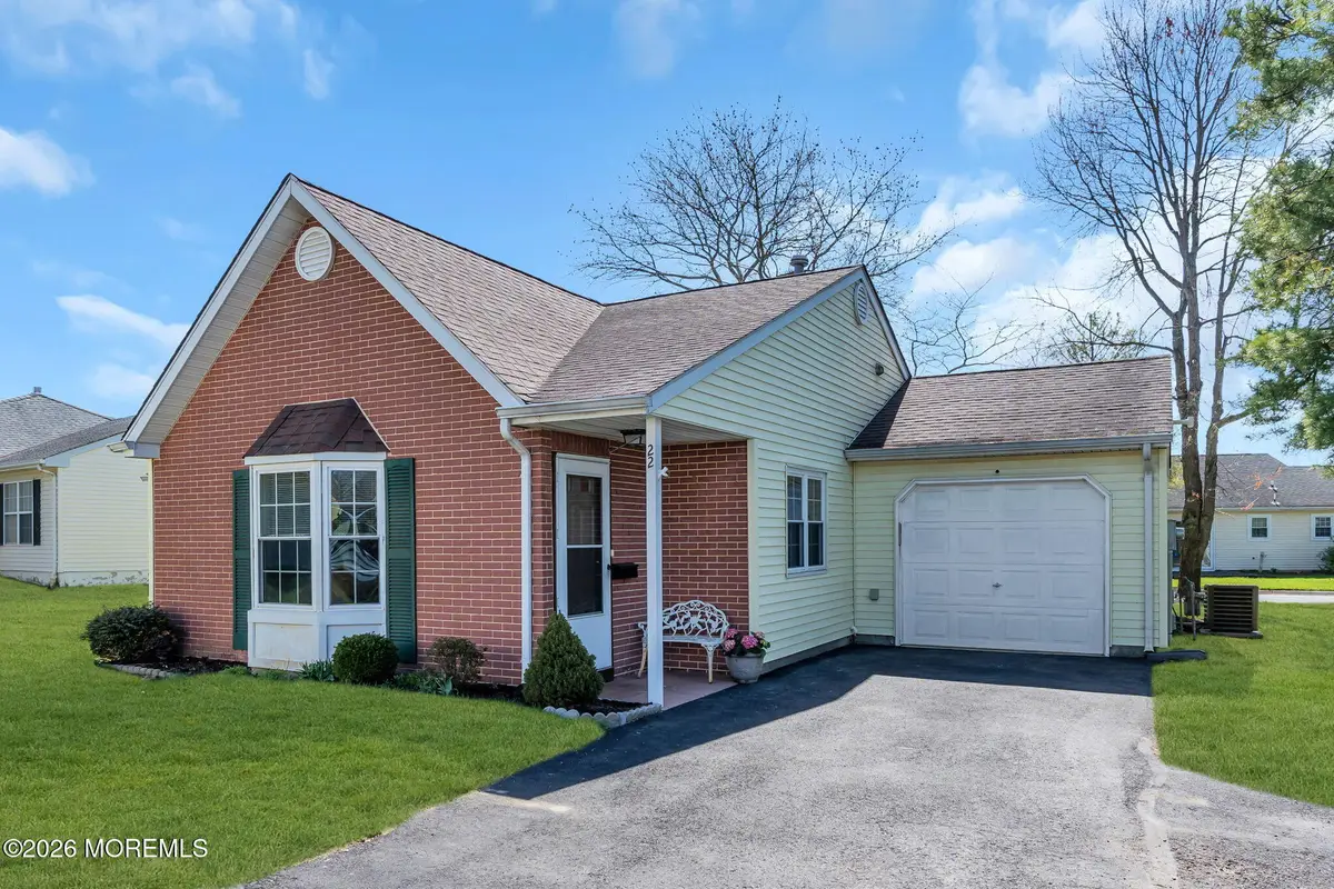 22 Farnworth Close #1000, Freehold, NJ 07728 - #1