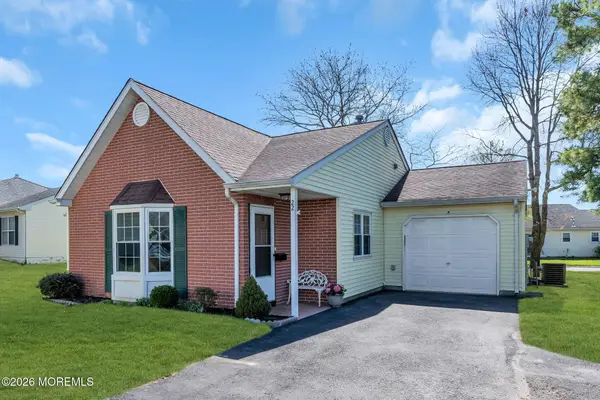 22 Farnworth Close #1000, Freehold, NJ 07728