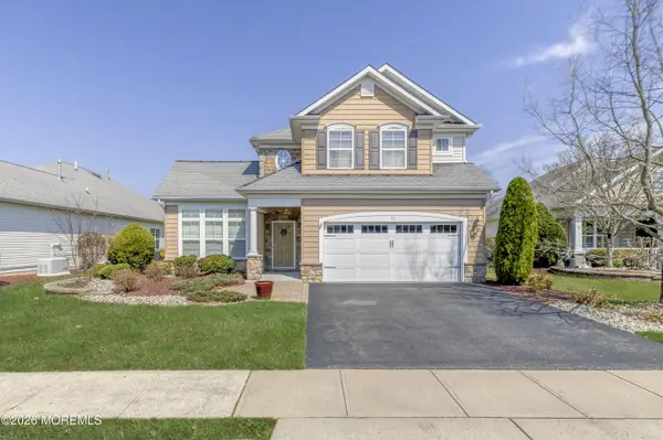 17 Sagamore Drive, Farmingdale, NJ 07727