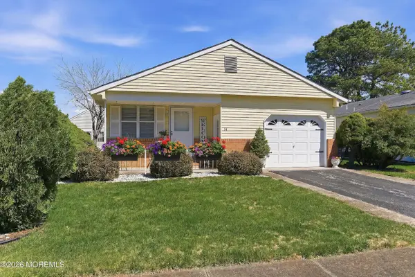 14 Woodstock Drive, Toms River, NJ 08757