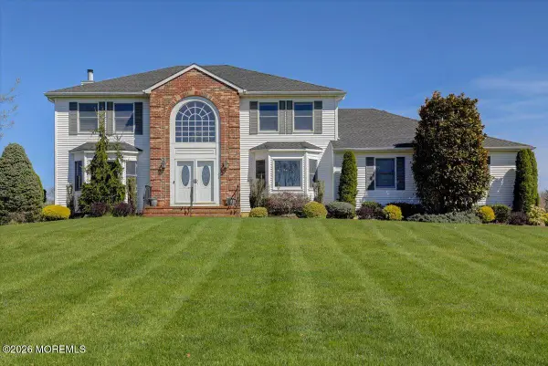 27 Regency Way, Manalapan, NJ 07726