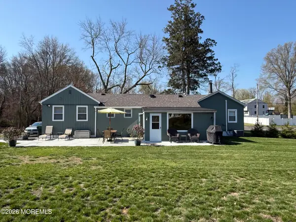 16 Roosevelt Avenue, Morganville, NJ 07751