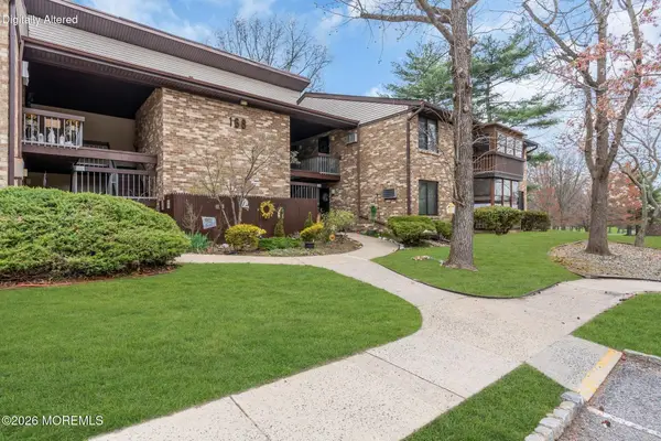 168 Amberly Drive #D, Manalapan, NJ 07726