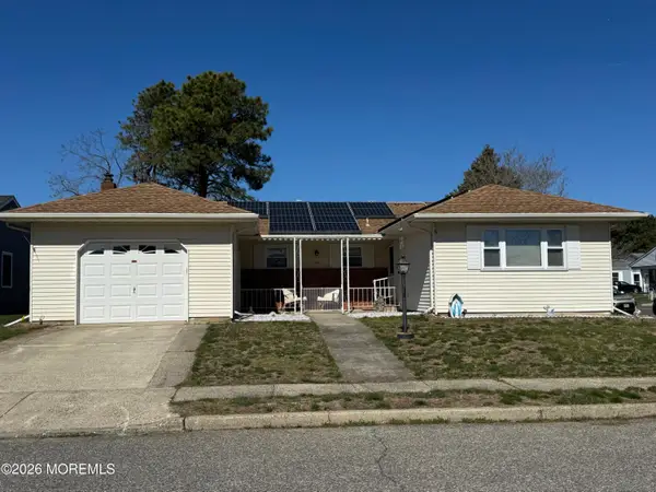 1 Ashcroft Lane, Toms River, NJ 08757