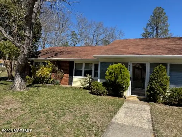 522A Thornbury Court, Lakewood, NJ 08701