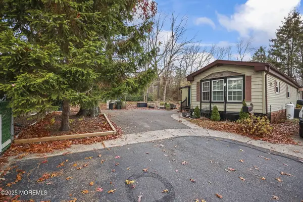 6 Taft Street, Howell, NJ 07731