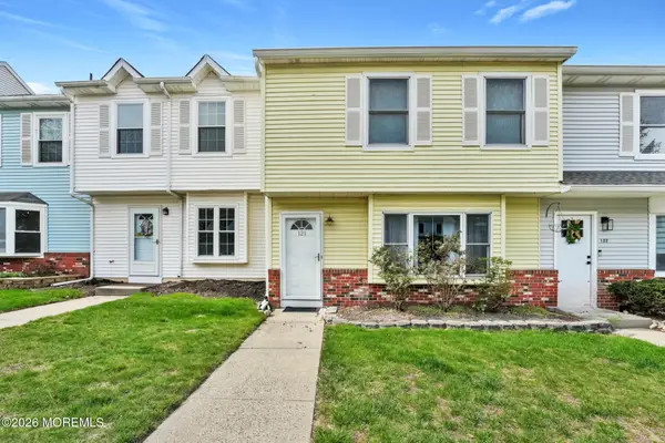121 Joan Court, Jackson, NJ 08527