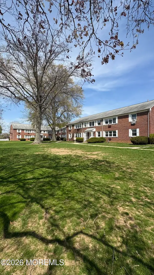 52 Stonehurst Boulevard #B, Freehold, NJ 07728