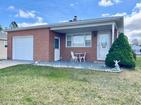 11 Monaco Court, Toms River, NJ 08757