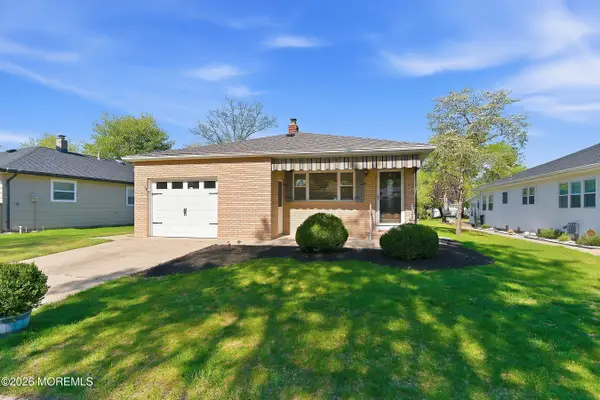 7 Saint Eustatius Street, Toms River, NJ 08757