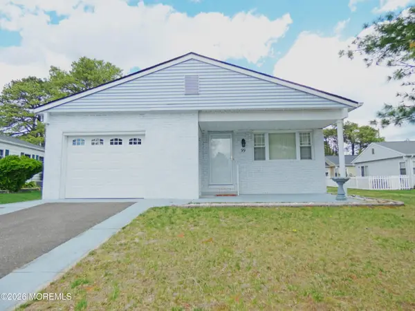 99 Selkirk Avenue, Toms River, NJ 08757