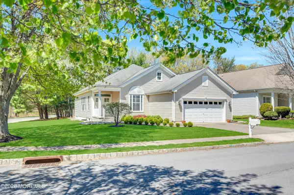 2 Silverspring Drive, Lakewood, NJ 08701