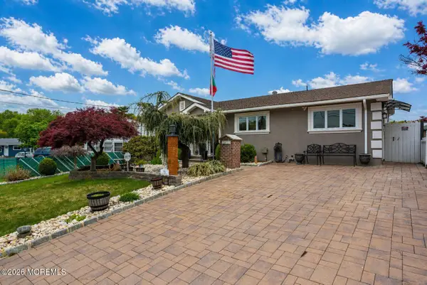 95 Pinetree Drive, Parlin, NJ 08859