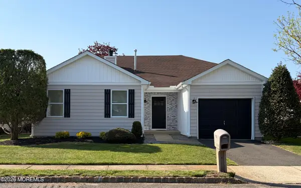 10 Suffolk Way, Marlboro, NJ 07746