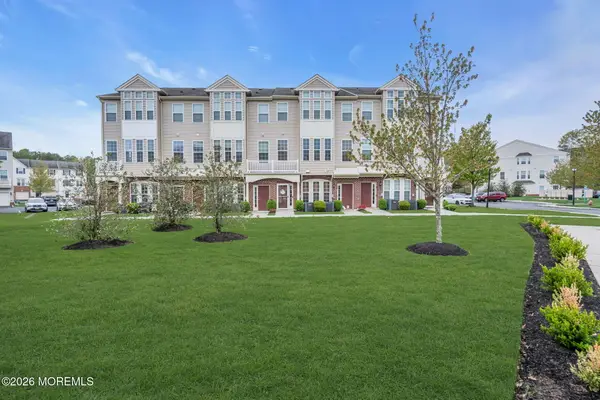 18 Jake Drive, Tinton Falls, NJ 07712