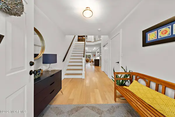 17 Mayfair Court, Little Silver, NJ 07739