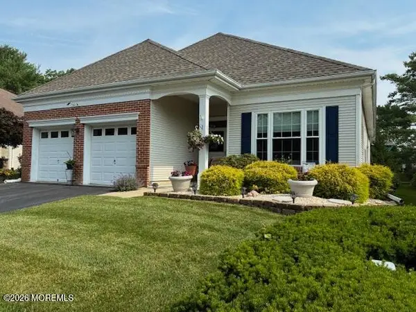 5 Summerfield Drive, Lakewood, NJ 08701