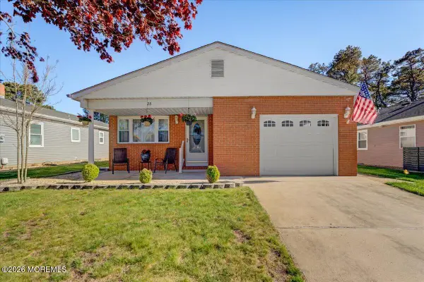 28 Inverell Drive, Toms River, NJ 08757