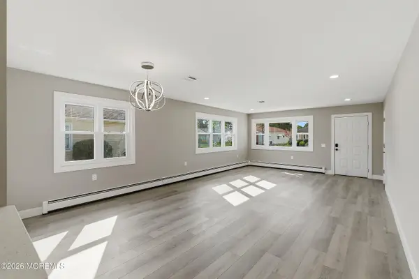 38 Woodstock Drive, Toms River, NJ 08757