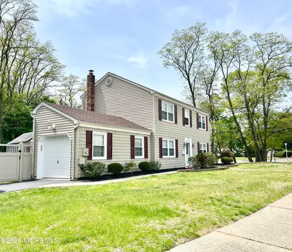16 Templer Way, Hazlet, NJ 07730