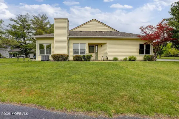 61 Aspen Avenue, Englishtown, NJ 07726