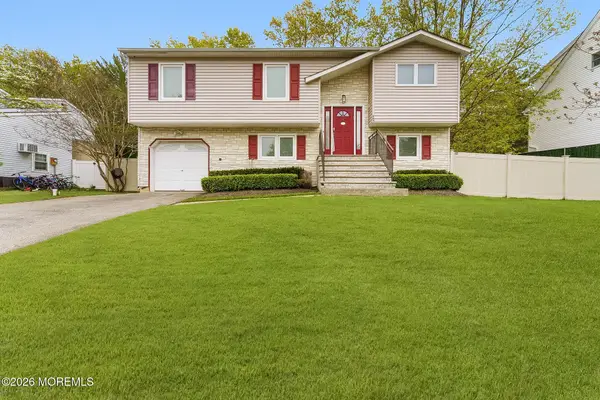 869 Hearthstone Drive, Lakewood, NJ 08701