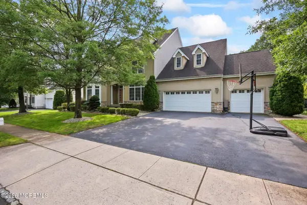 6 Huggins Lane, Manalapan, NJ 07726