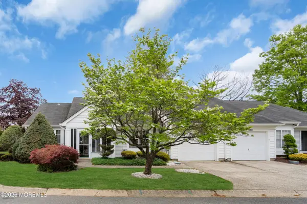 880A Winchester Court, Manchester, NJ 08759