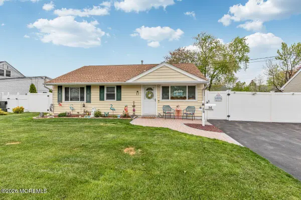 13 Roland Place, Hazlet, NJ 07730