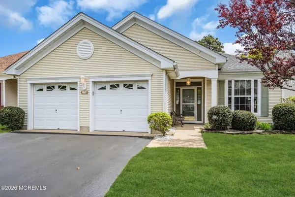 24 Greensprings Drive, Lakewood, NJ 08701