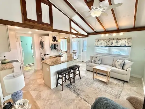 33 Bonita Way, Lavallette, NJ 08735
