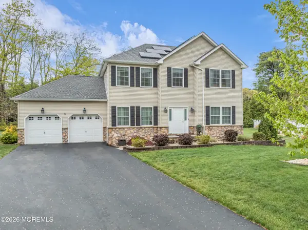 16 Saveria Court, Howell, NJ 07731