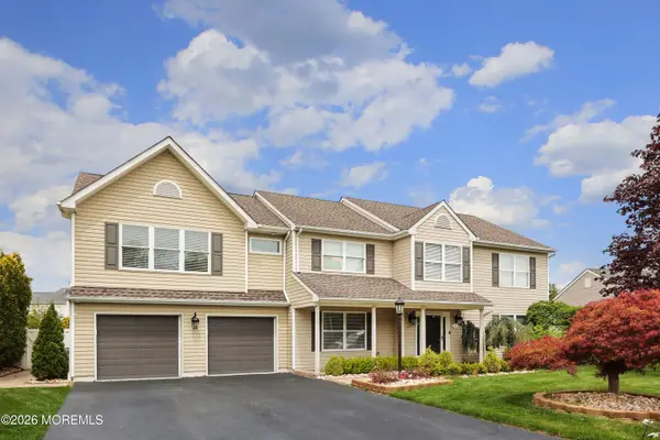 80 Shenendoah Road, Howell, NJ 07731