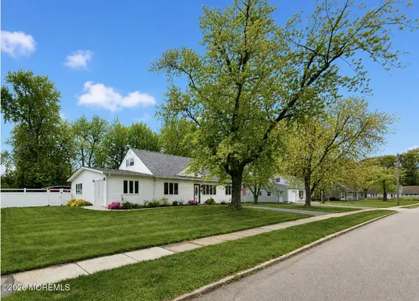 5 Farmdale Road, Hazlet, NJ 07730
