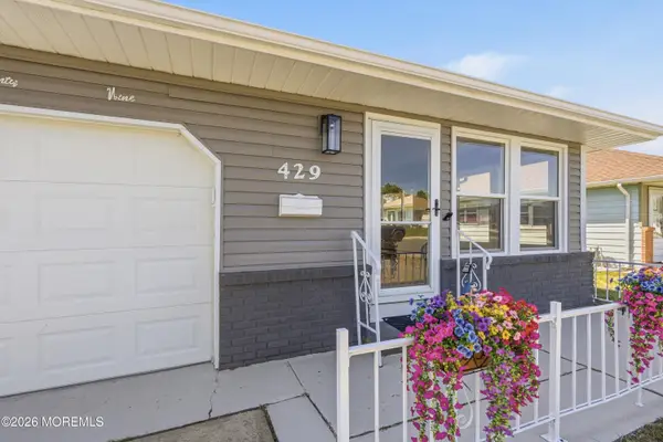 429 Saint Thomas Drive, Toms River, NJ 08757