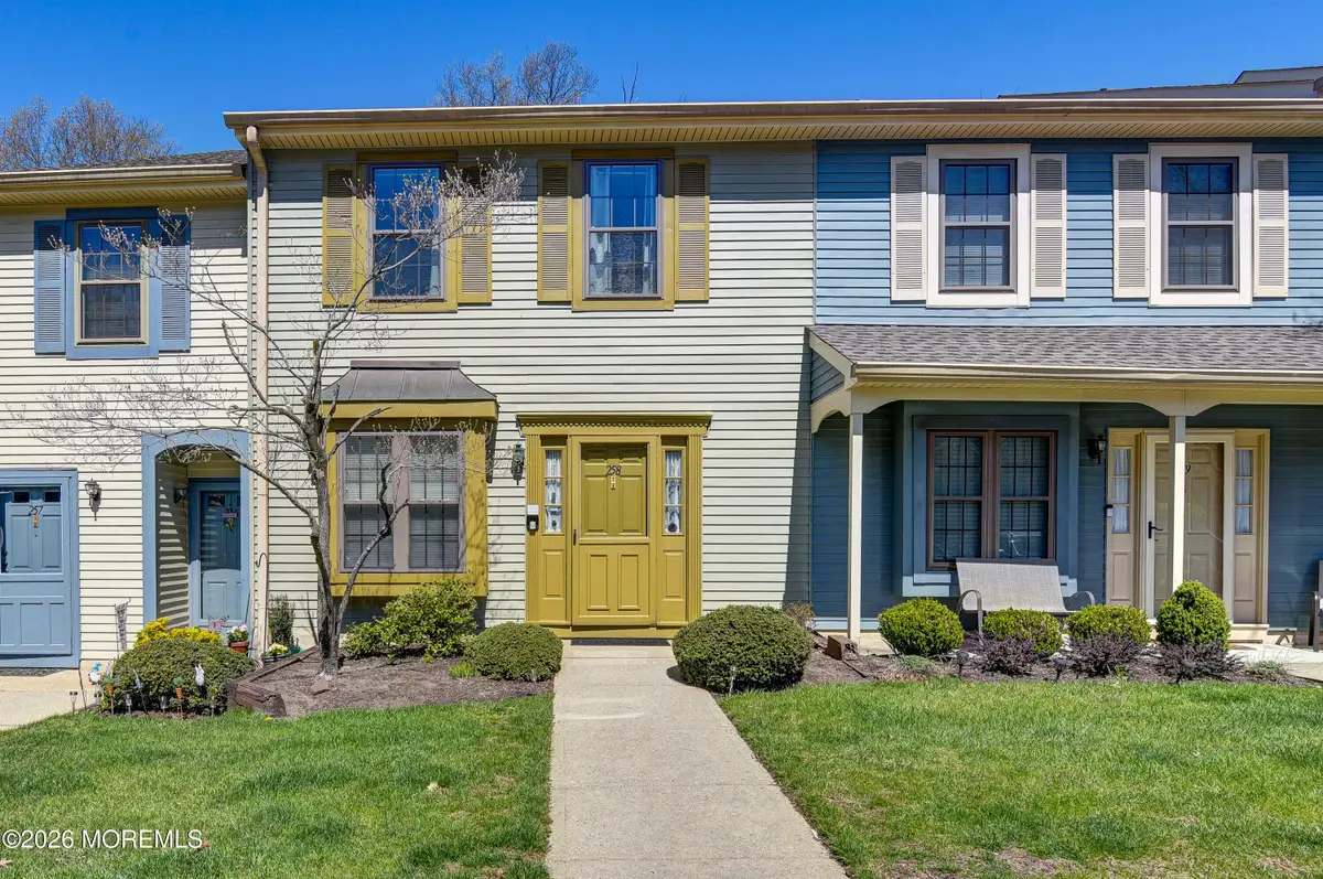 258 Grassmere Court, Aberdeen, NJ 07747 - #1