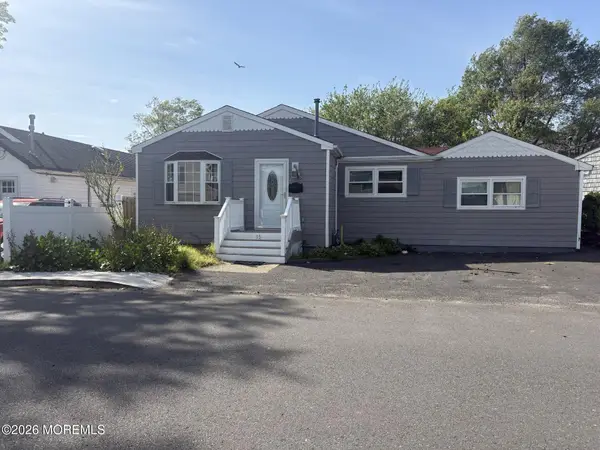 15 Saint James Place, Keansburg, NJ 07734