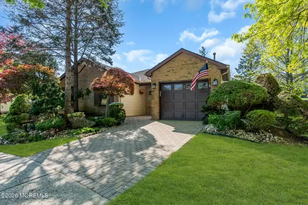 7 Avon Court, Marlboro, NJ 07746
