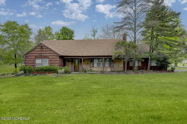 2 Steward Lane, Manalapan, NJ 07726
