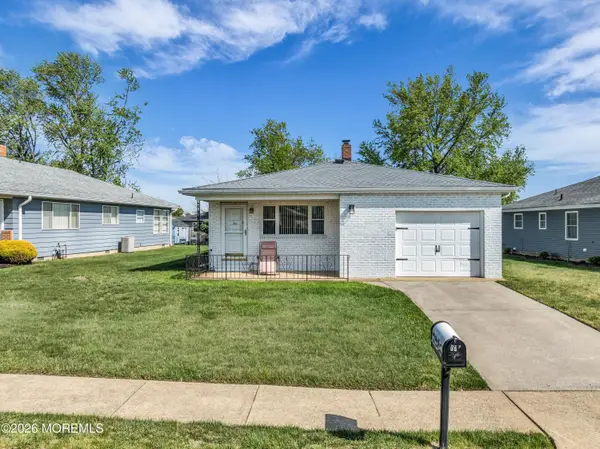 10 Picasso Court, Toms River, NJ 08757