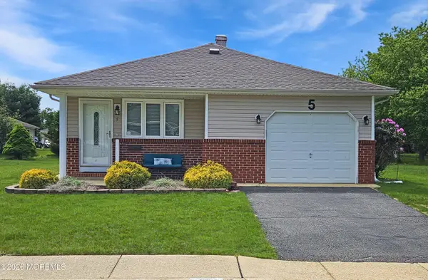 5 Martinique Drive, Toms River, NJ 08757