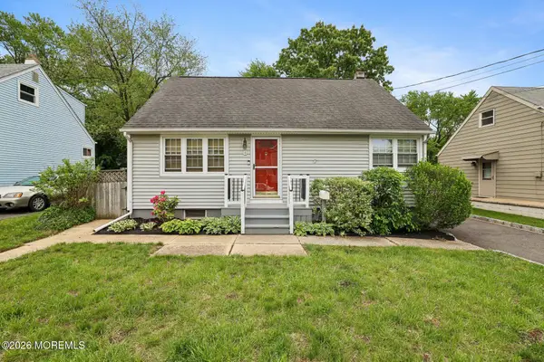 8 Parkway Place, Parlin, NJ 08859