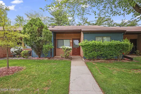 220 Medford Court #C, Manalapan, NJ 07726
