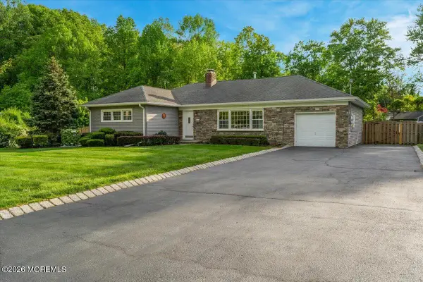 259 Hamiltonian Drive, Middletown, NJ 07701