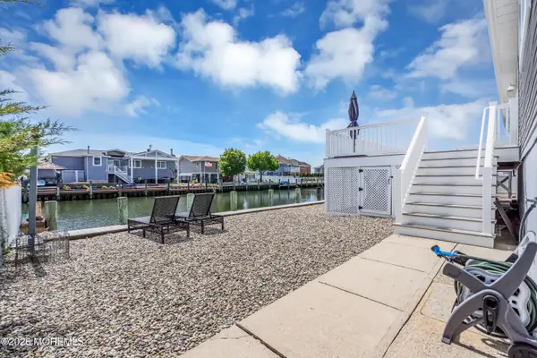33 Clarkson Drive, Toms River, NJ 08753