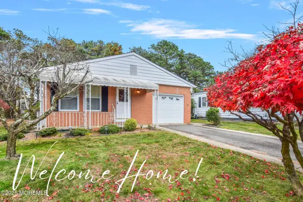 6 Villa Bella Court, Toms River, NJ 08757