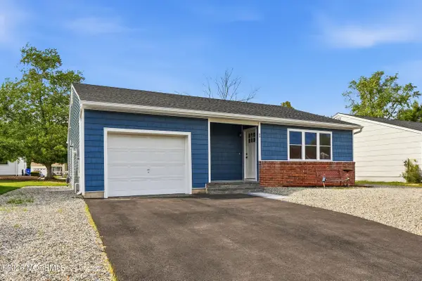 80 Westbrook Drive, Toms River, NJ 08757