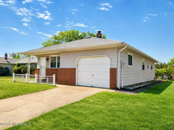 47 Castle Harbor Drive, Toms River, NJ 08757