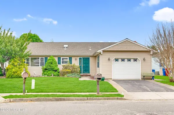 27 Tropicana Court, Toms River, NJ 08757